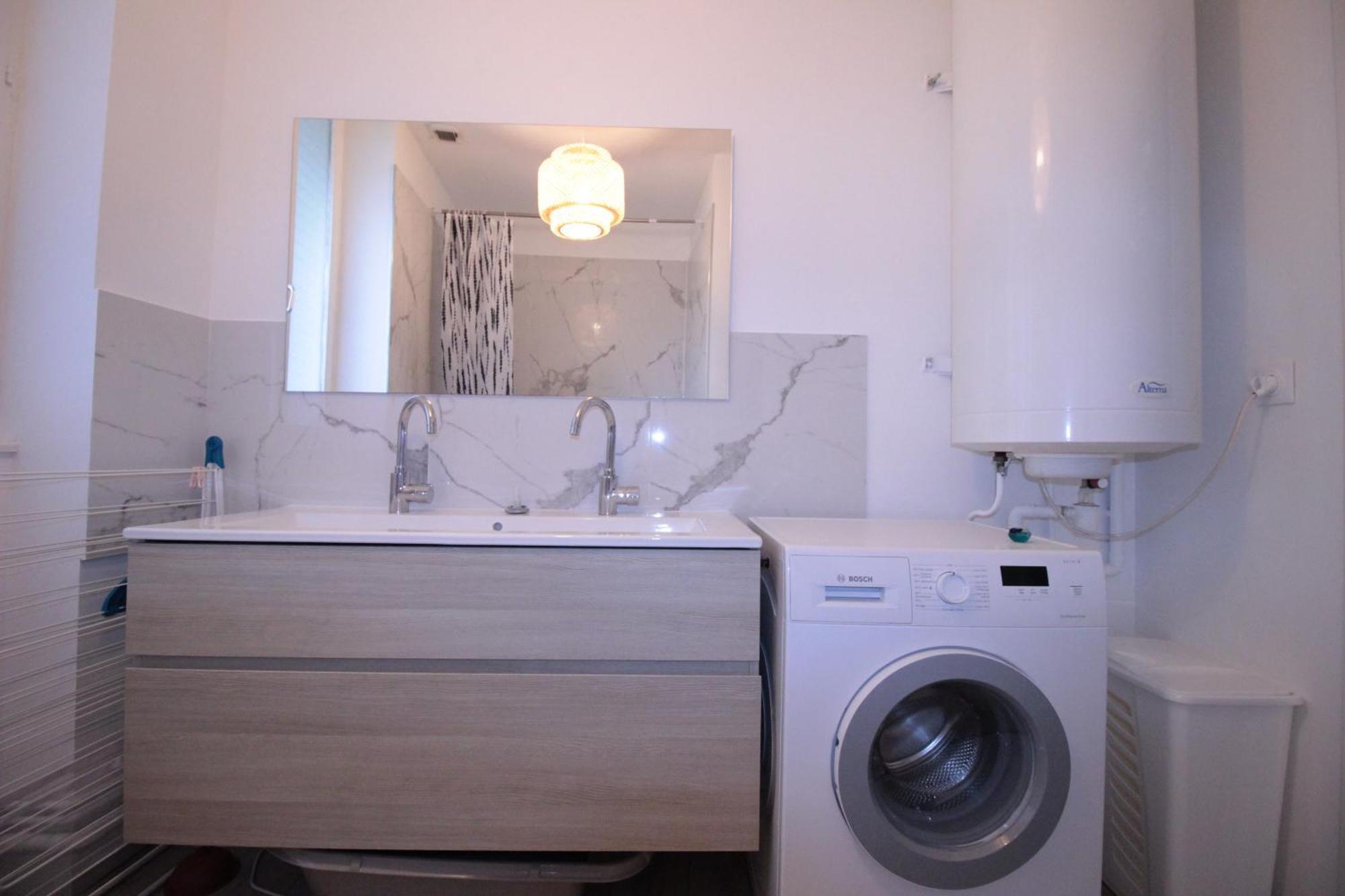 Logement Neuf "Meuse" - Hyper Centre - Parking Proche - Proche Gare - 4 Chambres - Terrasse Couverte - Wifi ! Gere Par Prestazen'Services Verdún Exterior foto