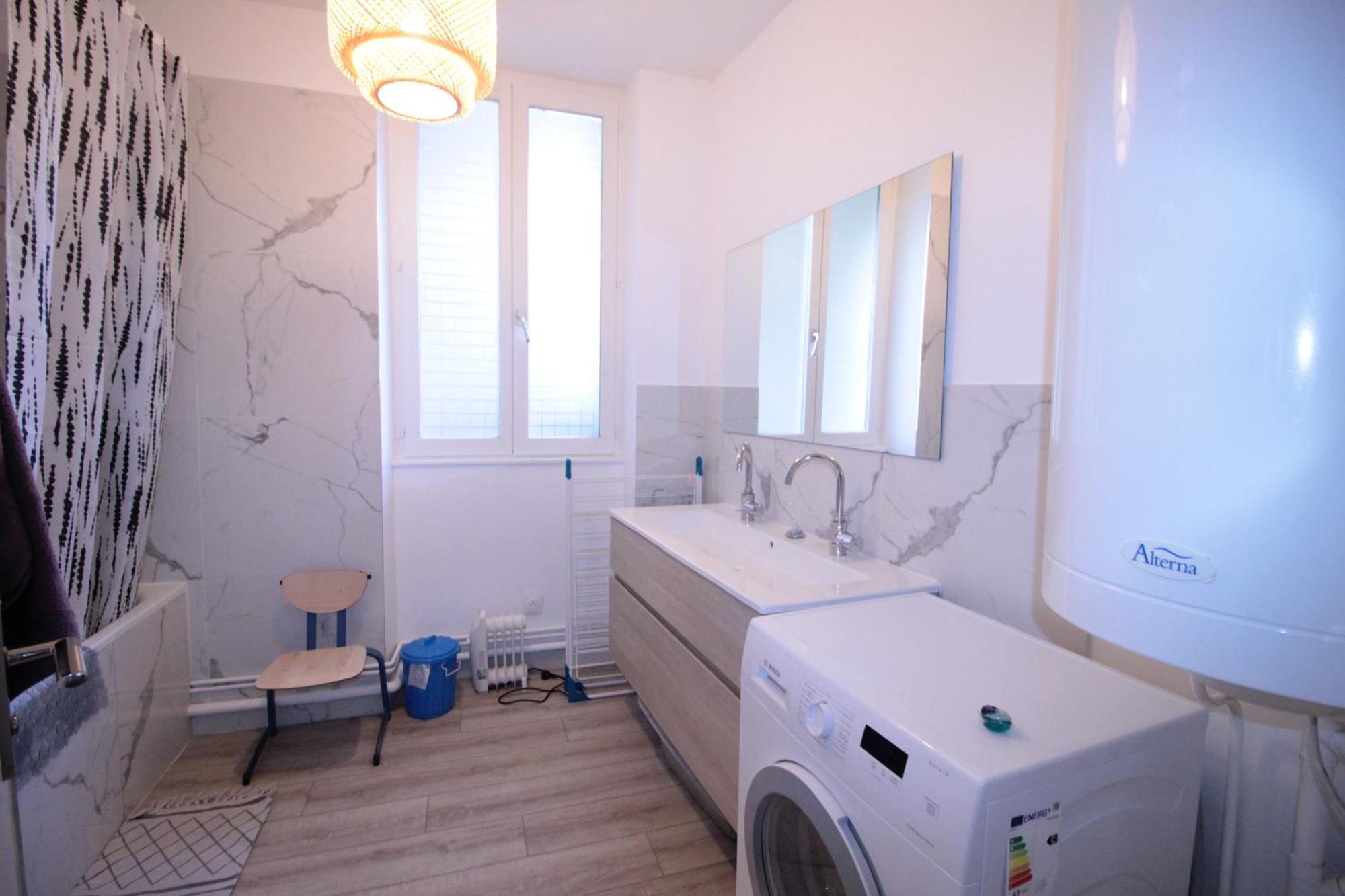 Logement Neuf "Meuse" - Hyper Centre - Parking Proche - Proche Gare - 4 Chambres - Terrasse Couverte - Wifi ! Gere Par Prestazen'Services Verdún Exterior foto